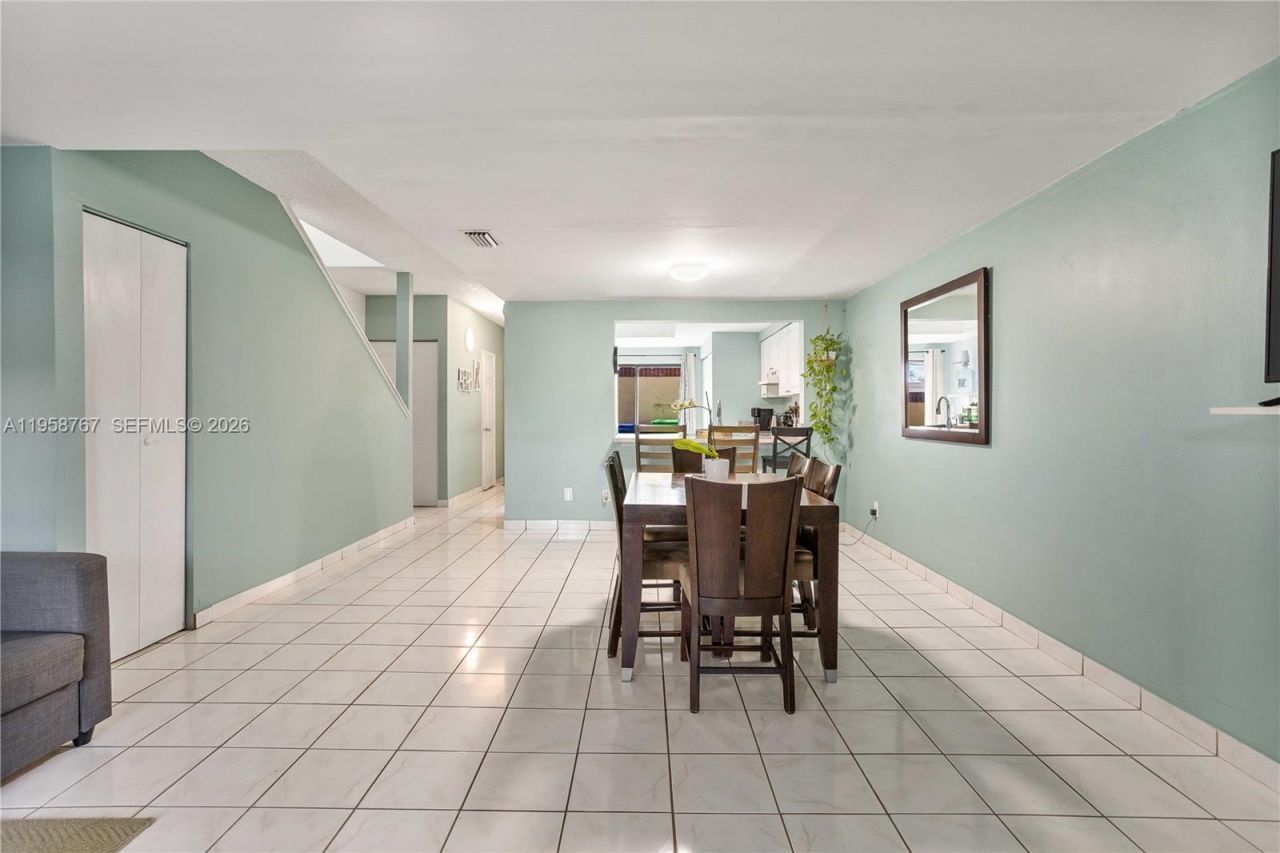 4713 N Pine Island Rd , Sunrise, FL 33351 Photo