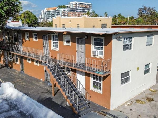 1736 NW 19th St , Miami, FL 33125