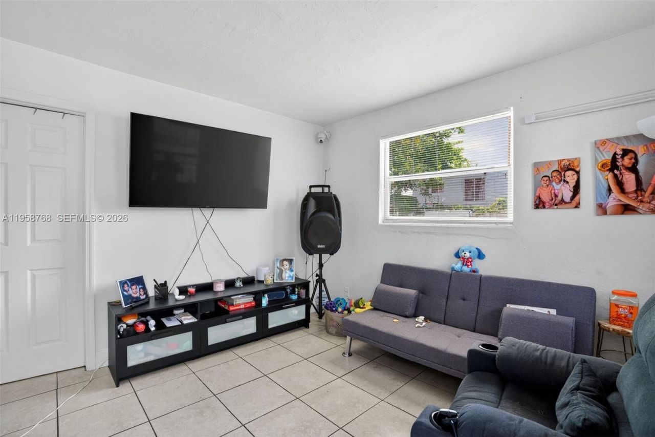 1736 NW 19th St, Miami, FL 33125 Photo
