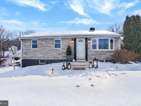 765 MARKET STREET, MOUNT WOLF, PA 17347