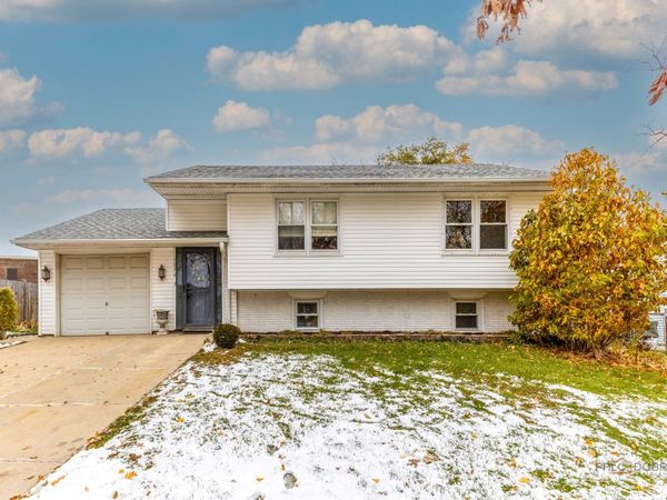 1096 Beechwood Road, Buffalo Grove, IL 60089