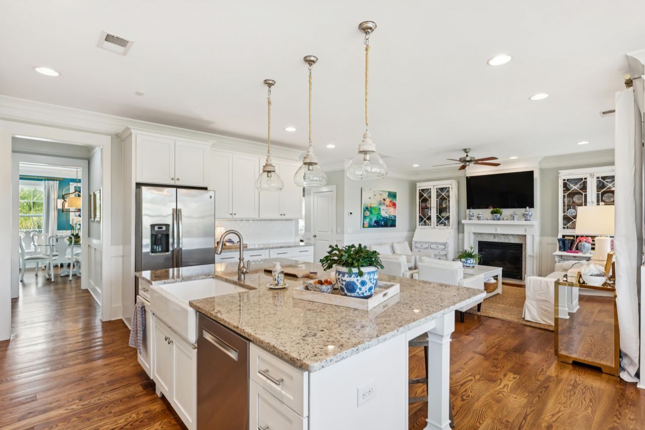 1851 Delacourt Avenue Photo 10