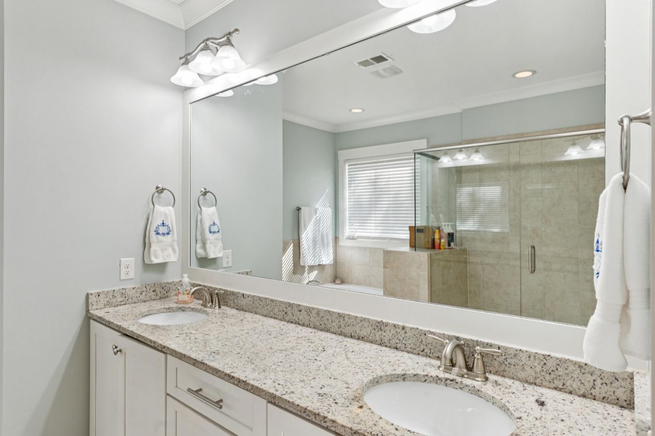 1851 Delacourt Avenue Photo 17