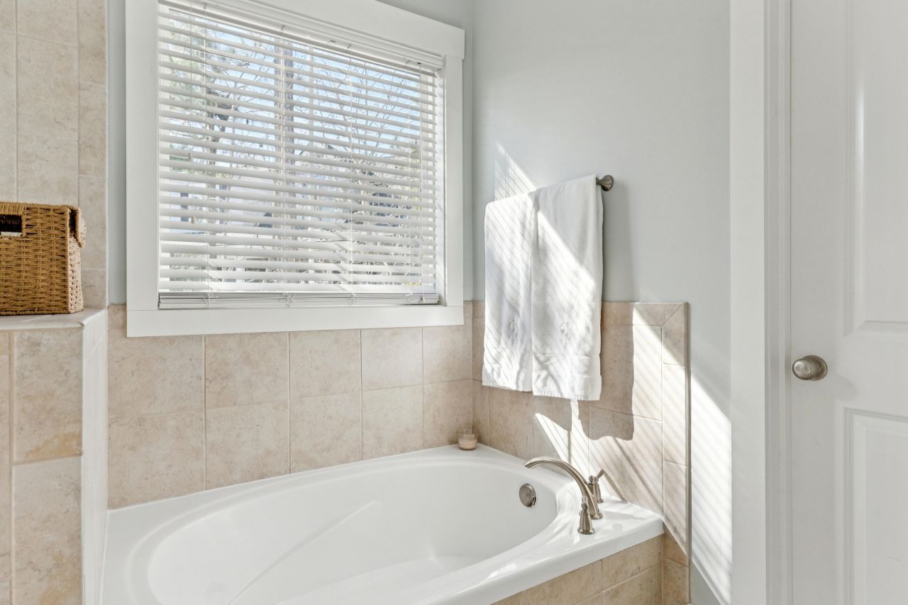 1851 Delacourt Avenue Photo 18