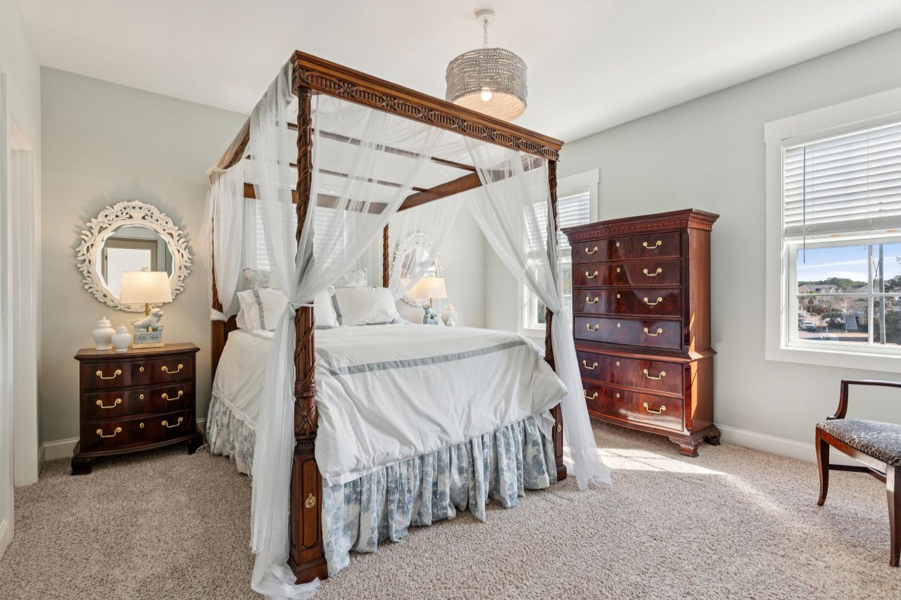 1851 Delacourt Avenue Photo 20