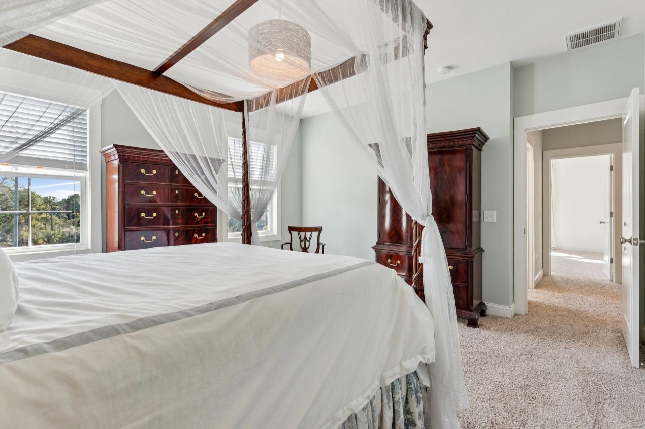 1851 Delacourt Avenue Photo 21