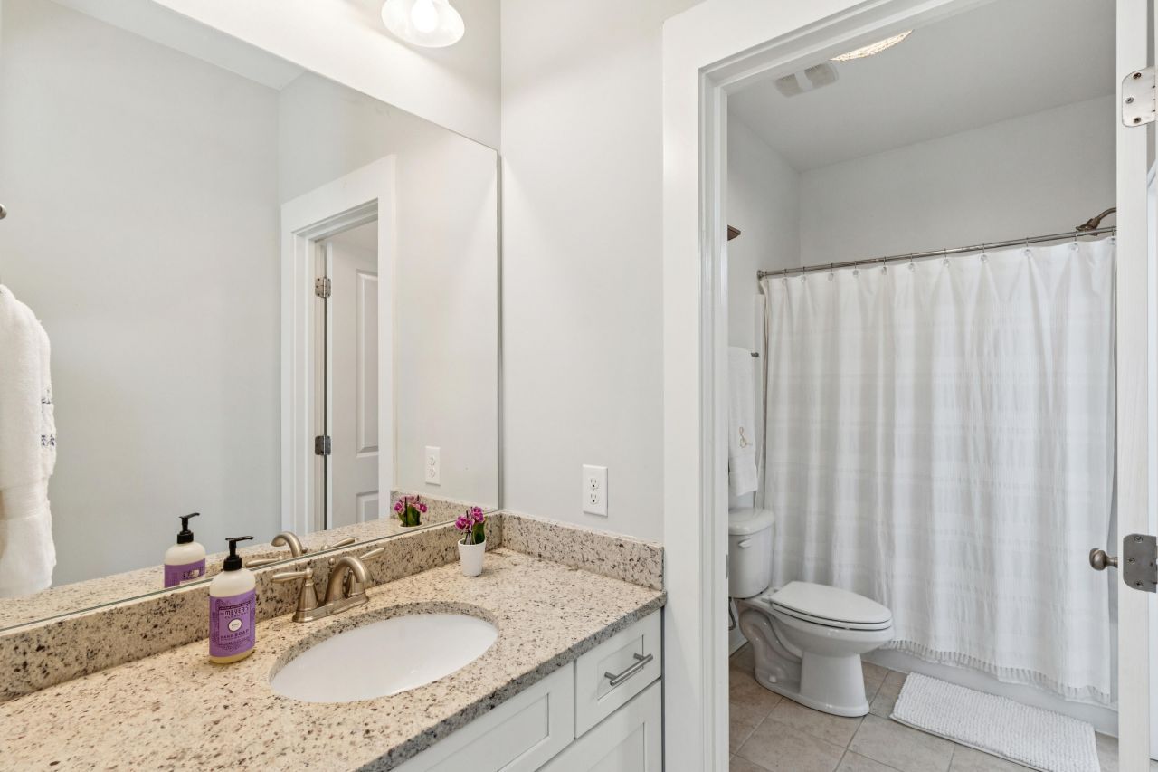 1851 Delacourt Avenue Photo 24