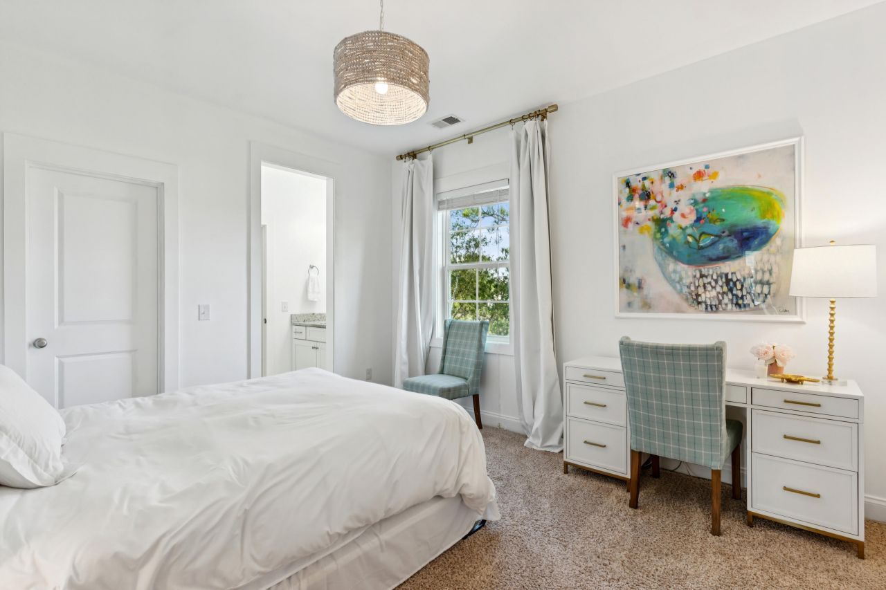 1851 Delacourt Avenue Photo 26