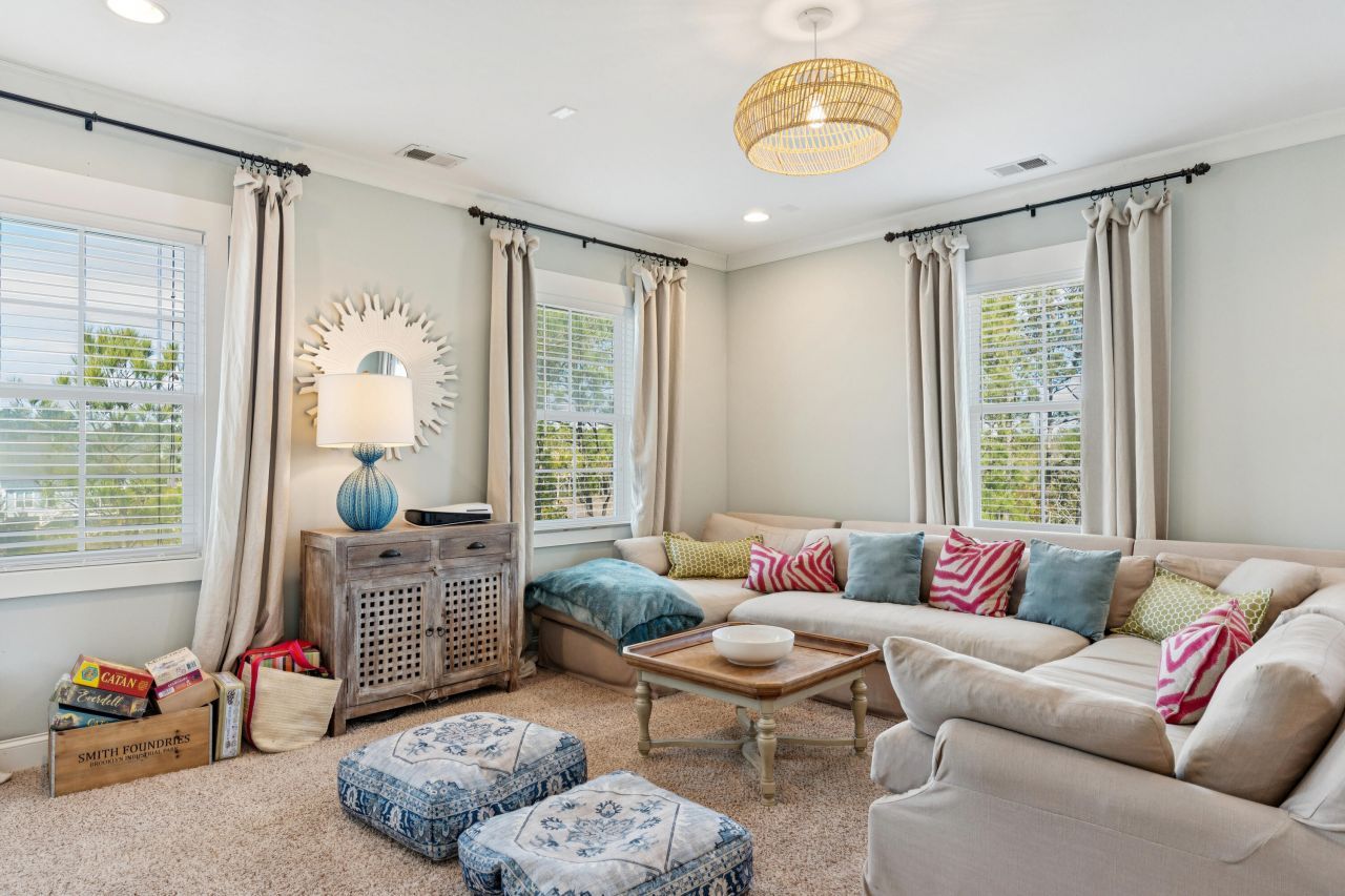 1851 Delacourt Avenue Photo 27