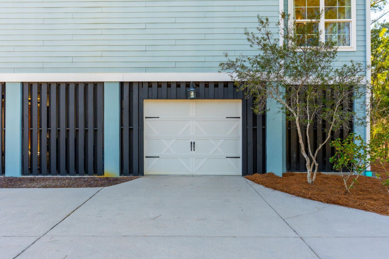 1851 Delacourt Avenue Photo 32