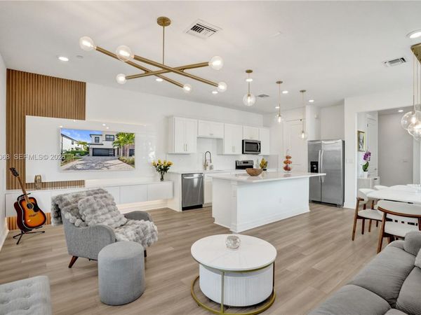 8360 NW 7th Pl, Plantation, FL 33324