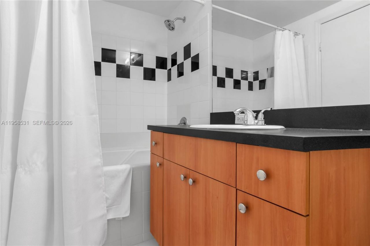 1330 West Ave, Unit 2409, Miami Beach, FL 33139 Photo