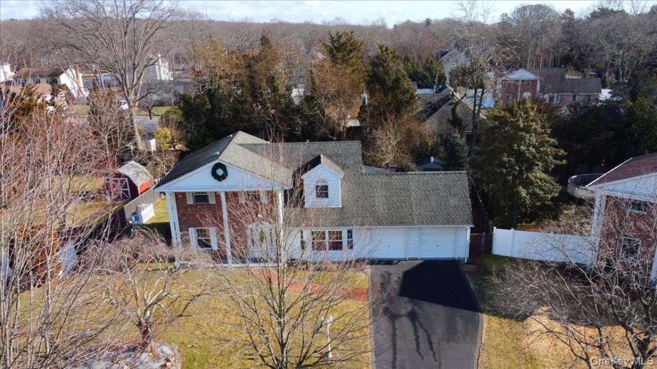 5 Mary Lu Drive, Holtsville, NY 11742 Main Photo