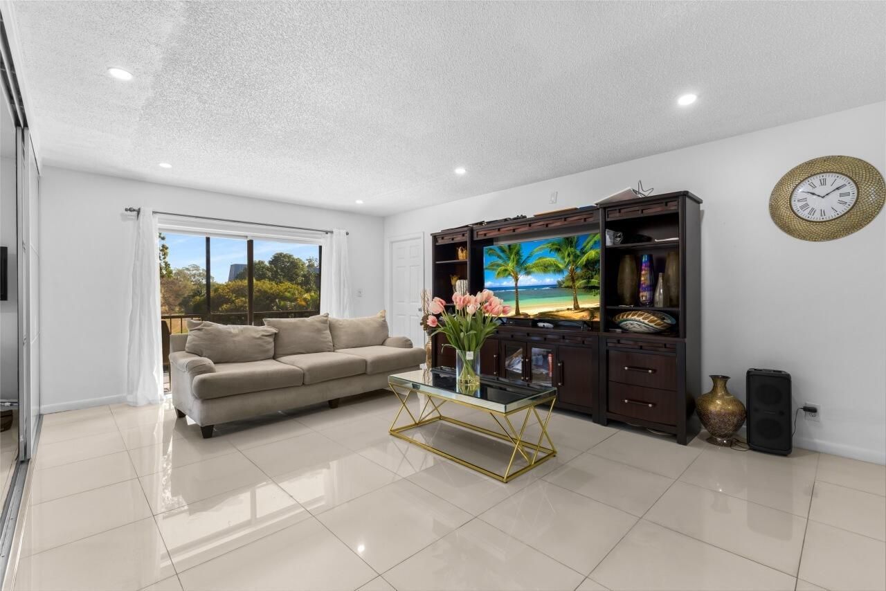 6301 N Falls Cir Drive, Unit 307, Lauderhill, FL 33319 Photo