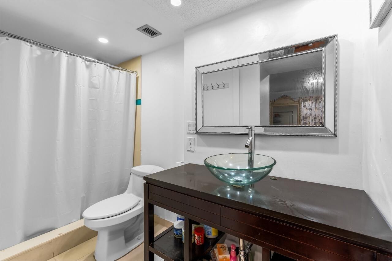 6301 N Falls Cir Drive, Unit 307, Lauderhill, FL 33319 Photo