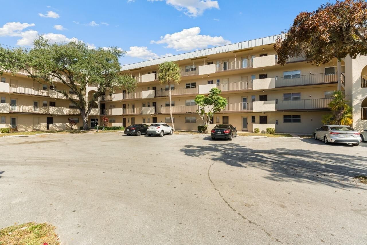 6301 N Falls Cir Drive, Unit 307, Lauderhill, FL 33319 Photo