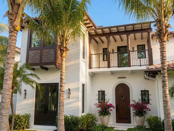 230 Pershing Way, West Palm Beach, FL 33401