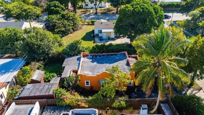 6704 Garden Avenue, West Palm Beach, FL 33405 Photo