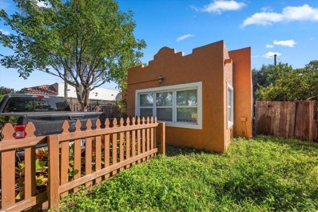 6704 Garden Avenue, West Palm Beach, FL 33405 Photo