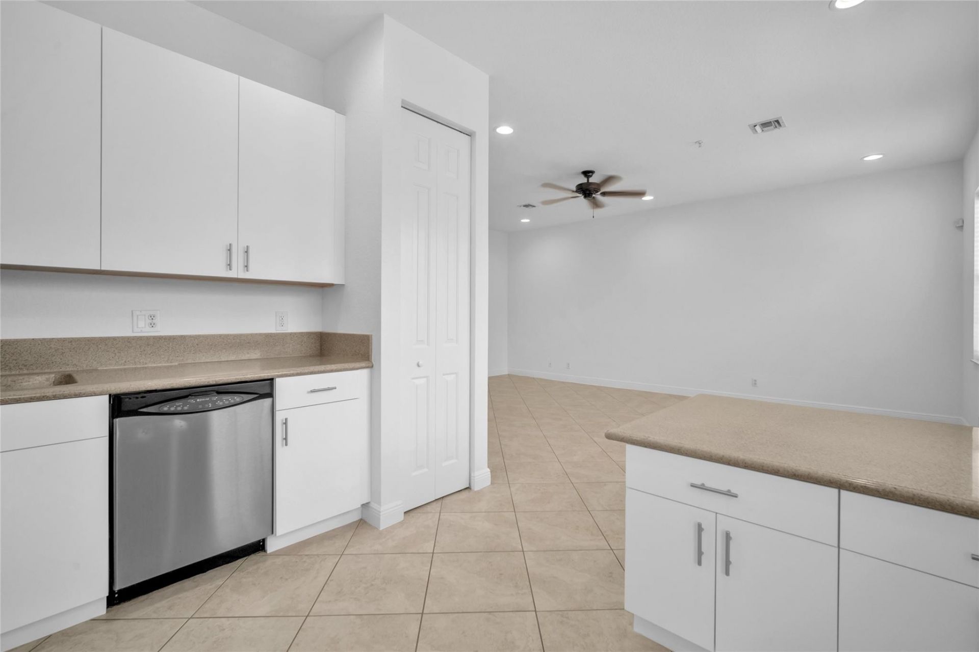 6809 N Lakeside Circle, Unit 101, Davie, FL 33314 Photo
