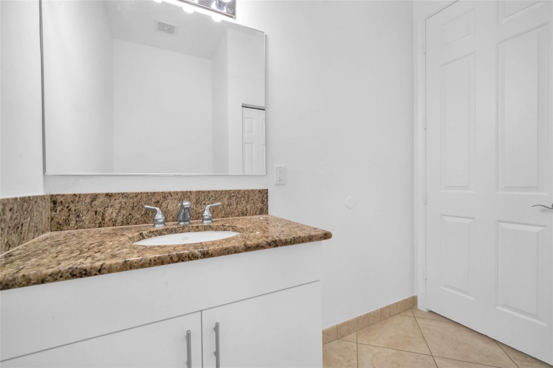 6809 N Lakeside Circle, Unit 101, Davie, FL 33314 Photo