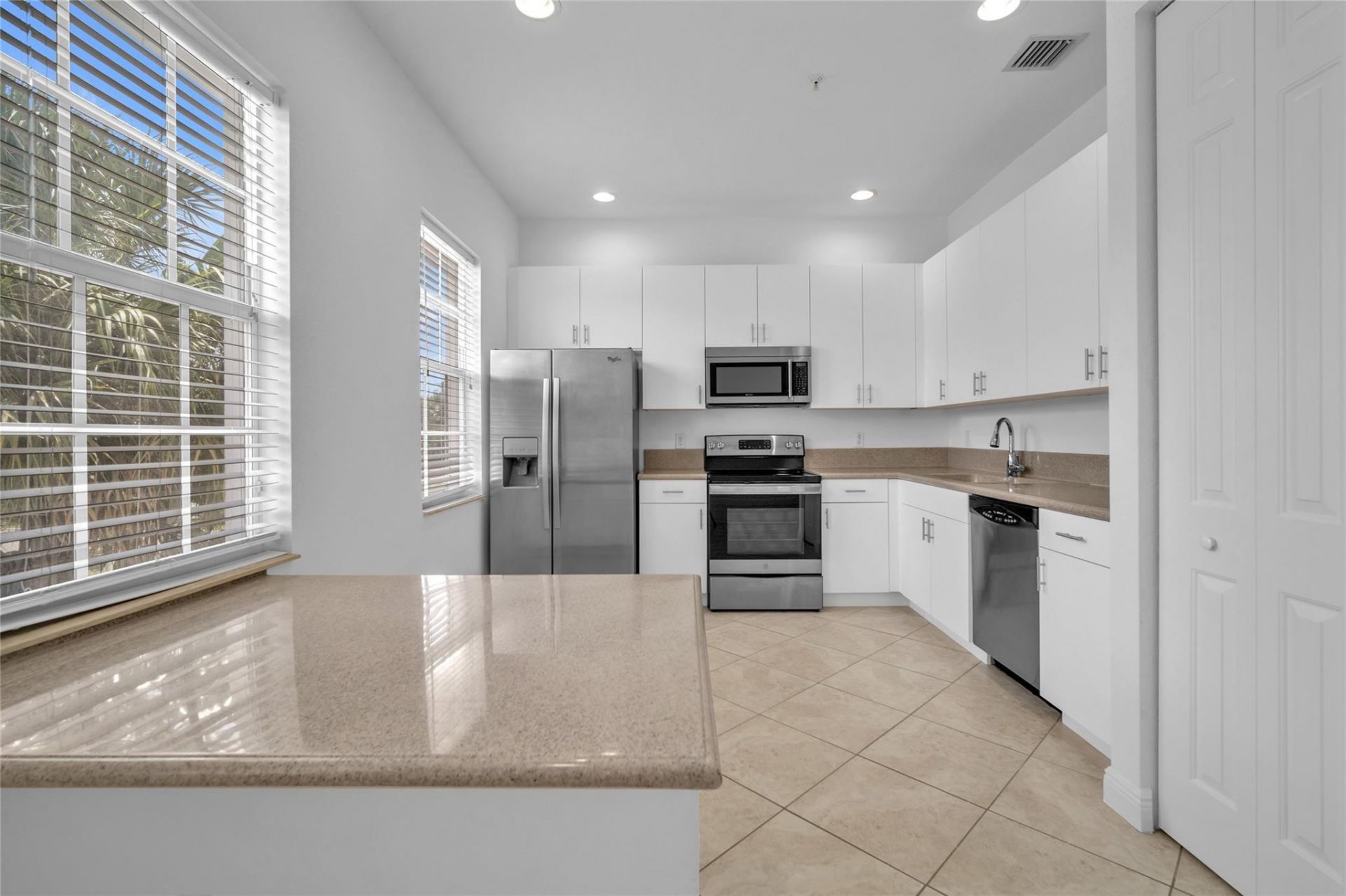 6809 N Lakeside Circle, Unit 101, Davie, FL 33314 Photo