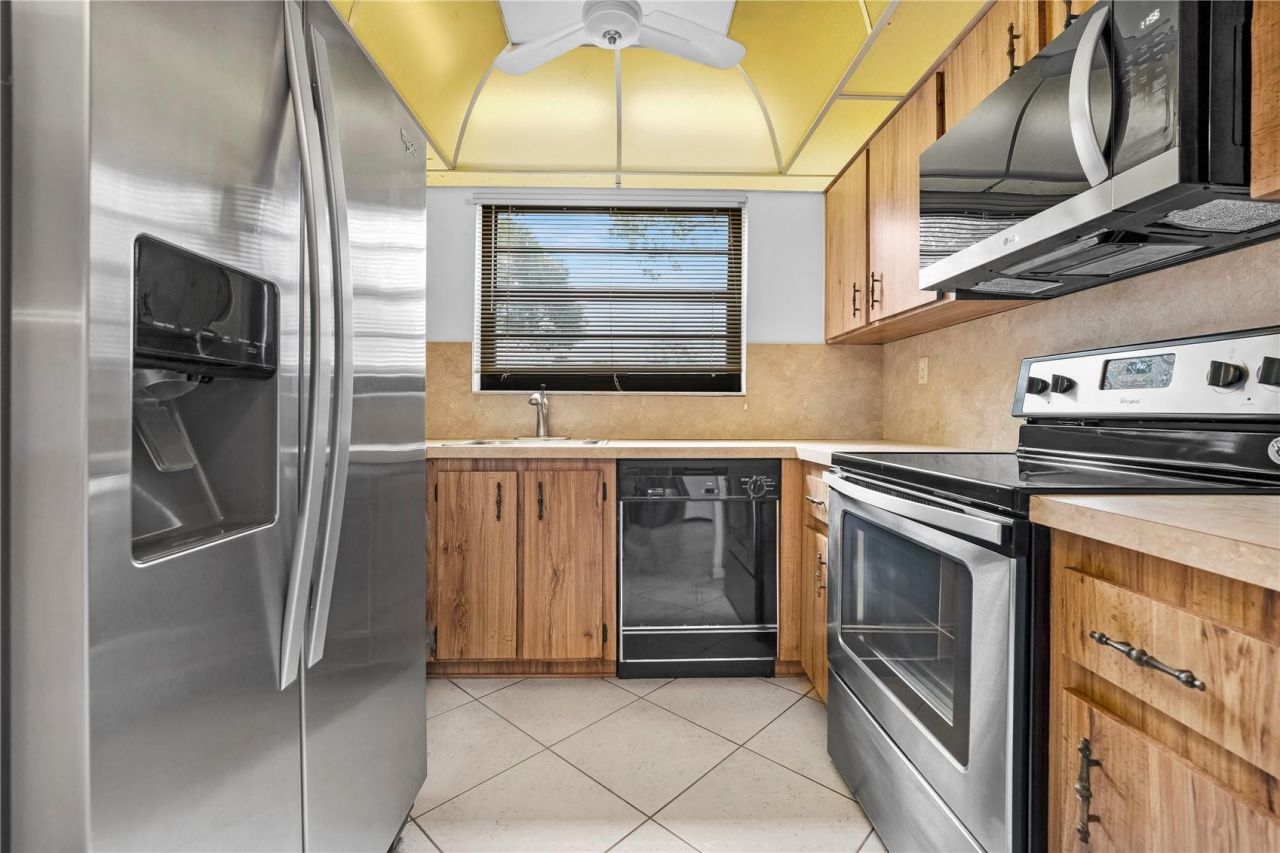 901 Colony Point Circle, Unit 123, Pembroke Pines, FL 33026 Photo