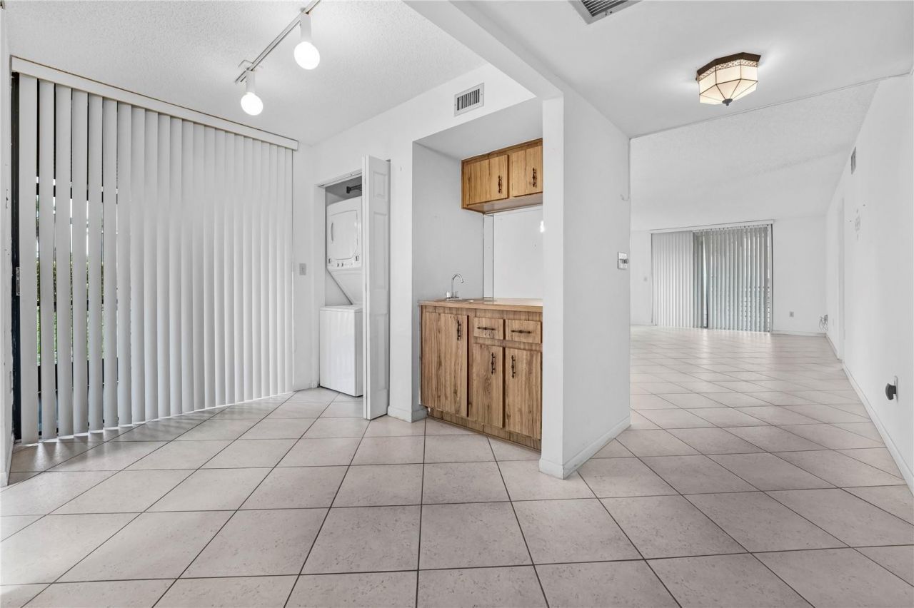 901 Colony Point Circle, Unit 123, Pembroke Pines, FL 33026 Photo