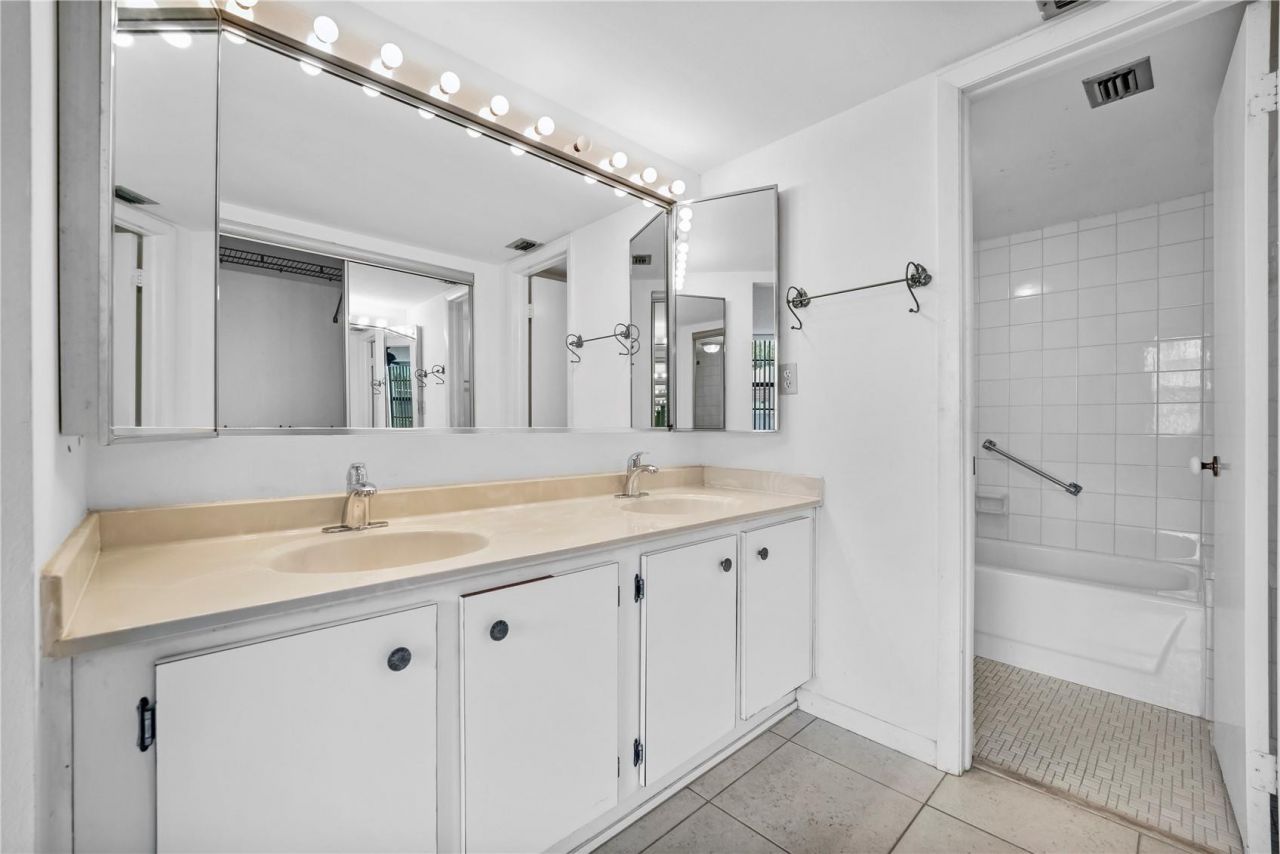 901 Colony Point Circle, Unit 123, Pembroke Pines, FL 33026 Photo