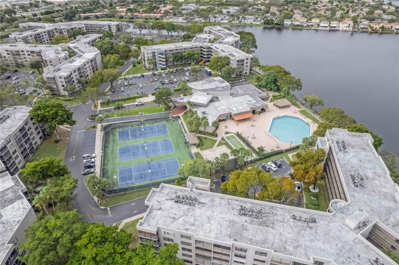901 Colony Point Circle, Unit 123, Pembroke Pines, FL 33026 Photo