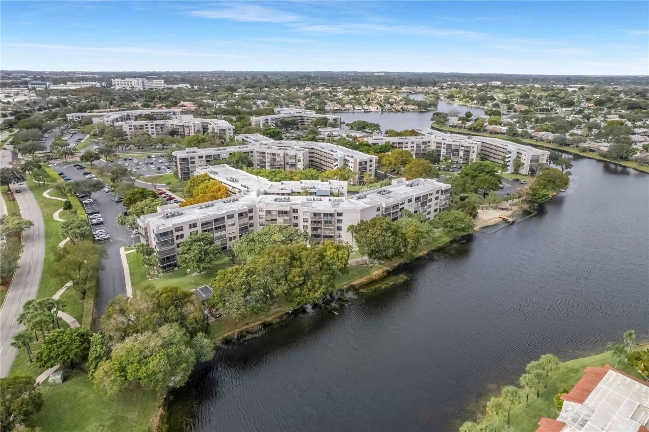 901 Colony Point Circle, Unit 123, Pembroke Pines, FL 33026 Photo
