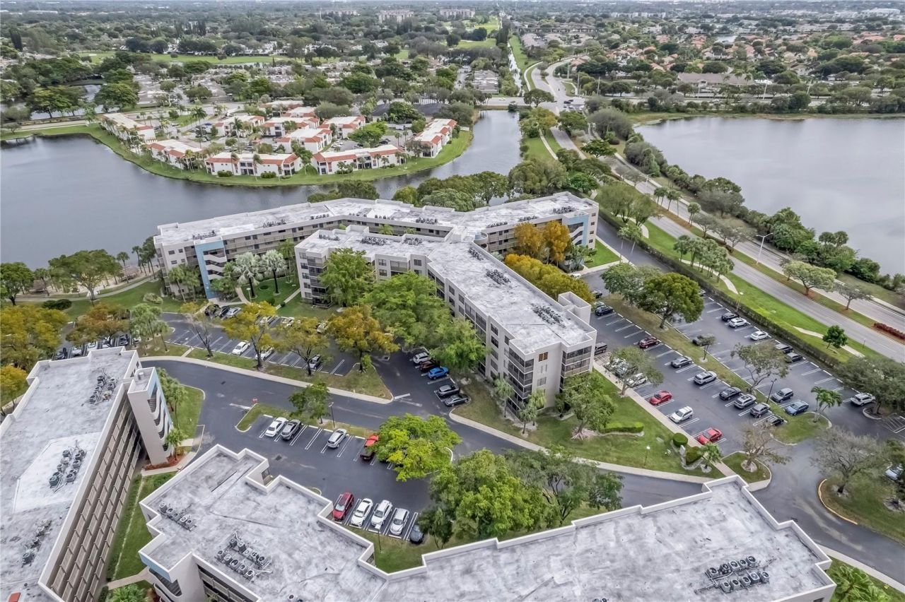 901 Colony Point Circle, Unit 123, Pembroke Pines, FL 33026 Photo