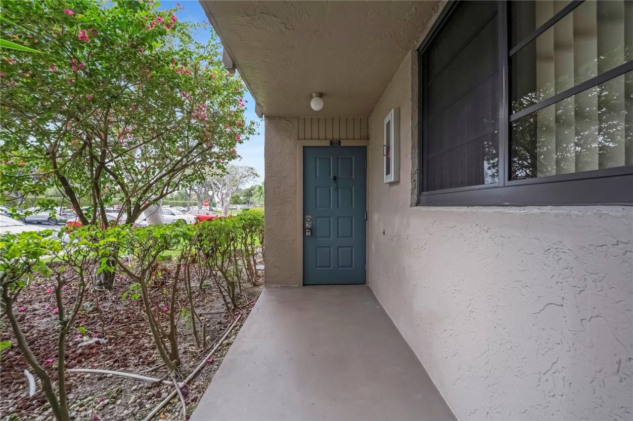 901 Colony Point Circle, Unit 123, Pembroke Pines, FL 33026 Photo