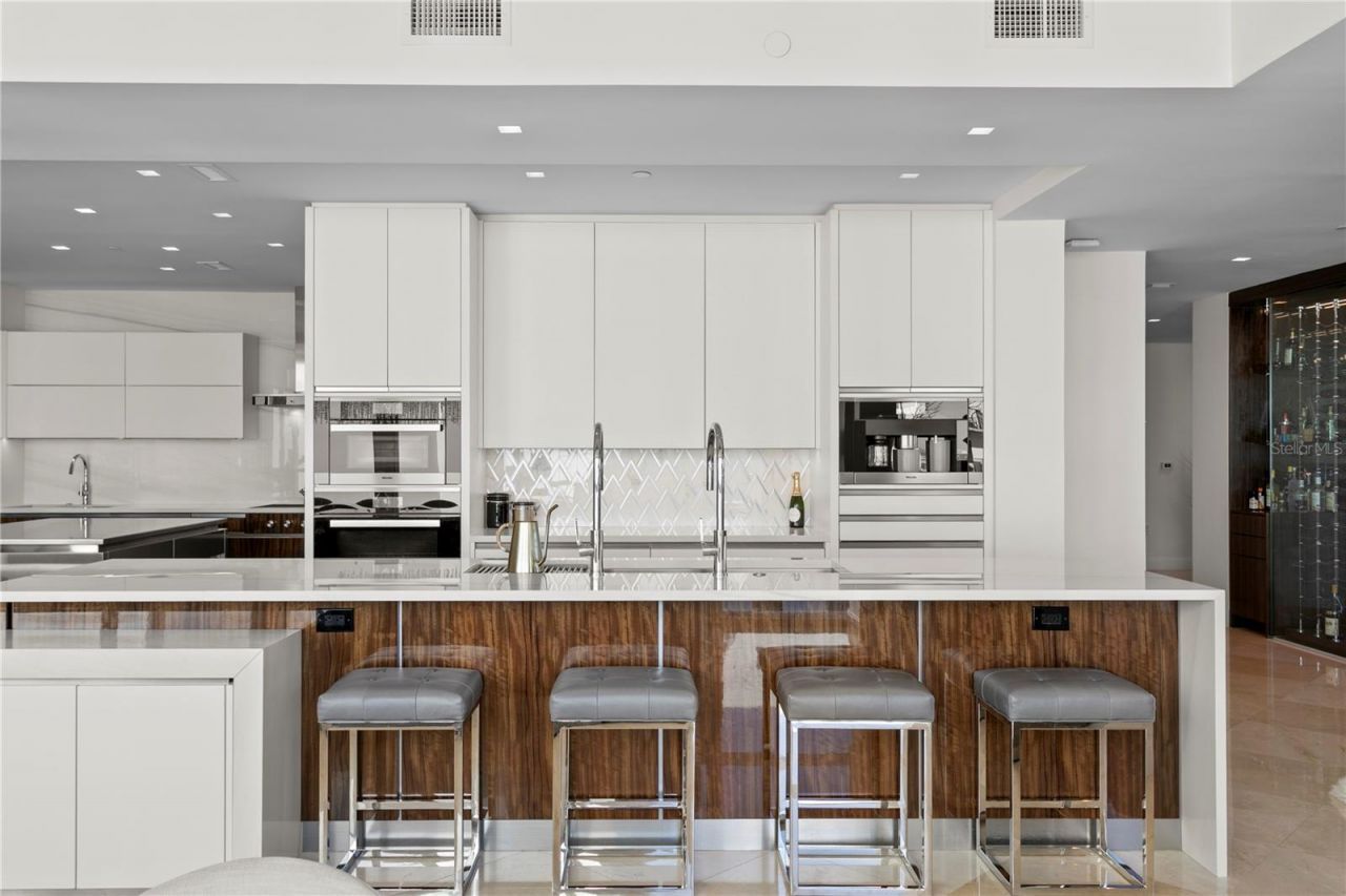 450 Knights Run Avenue, Unit 1801, Tampa, FL 33602 Photo