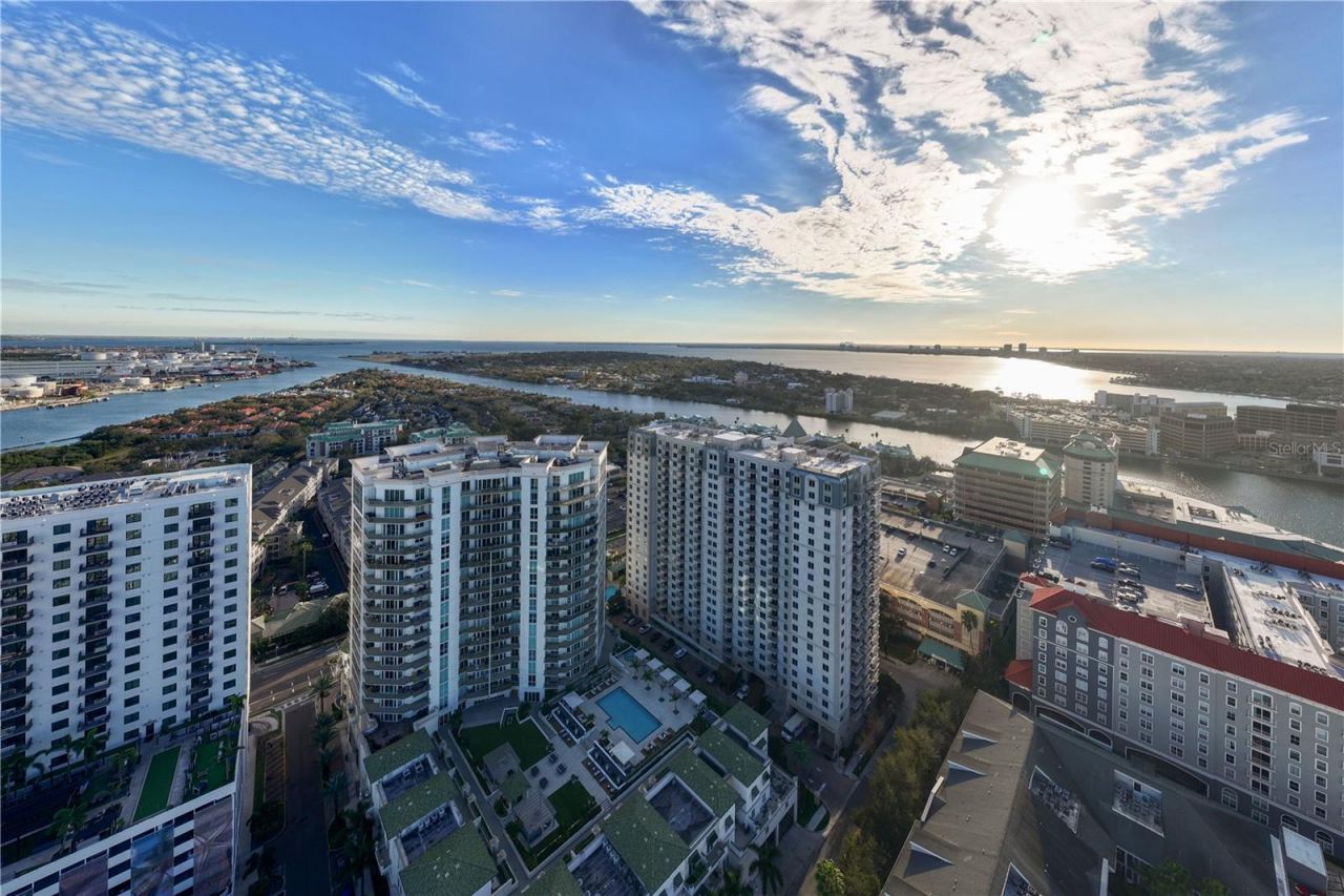 450 Knights Run Avenue, Unit 1801, Tampa, FL 33602 Photo