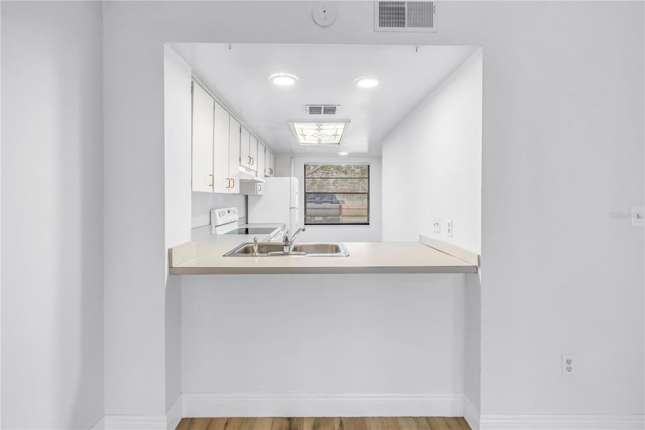 2255 62nd Avenue N, Unit 2102, Saint Petersburg, FL 33702 Photo