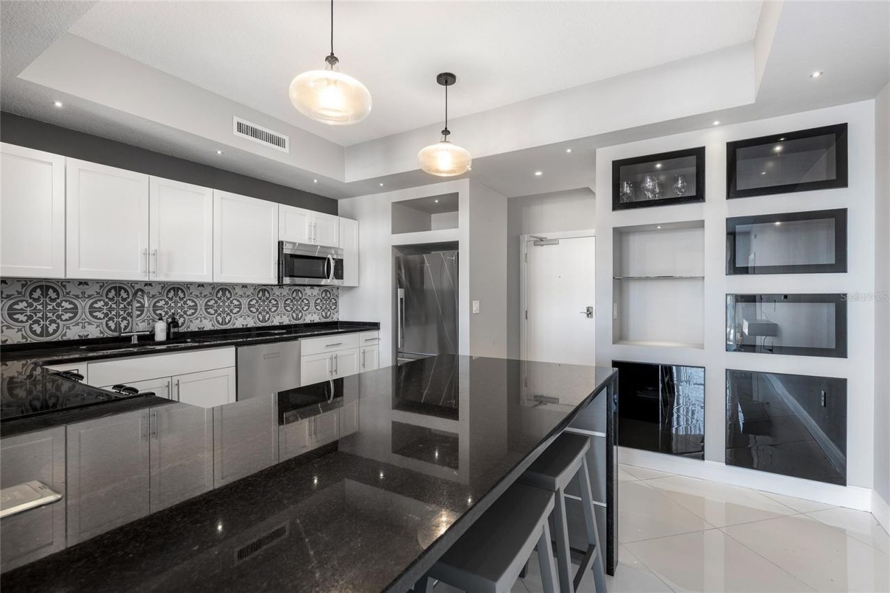 226 5th Avenue N, Unit 601, Saint Petersburg, FL 33701 Photo