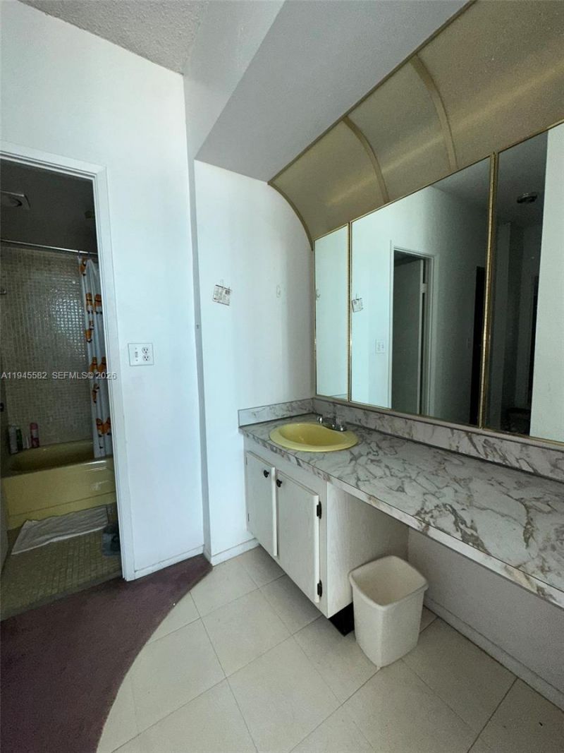 7135 Collins Ave, Unit PH5, Miami Beach, FL 33141 Photo