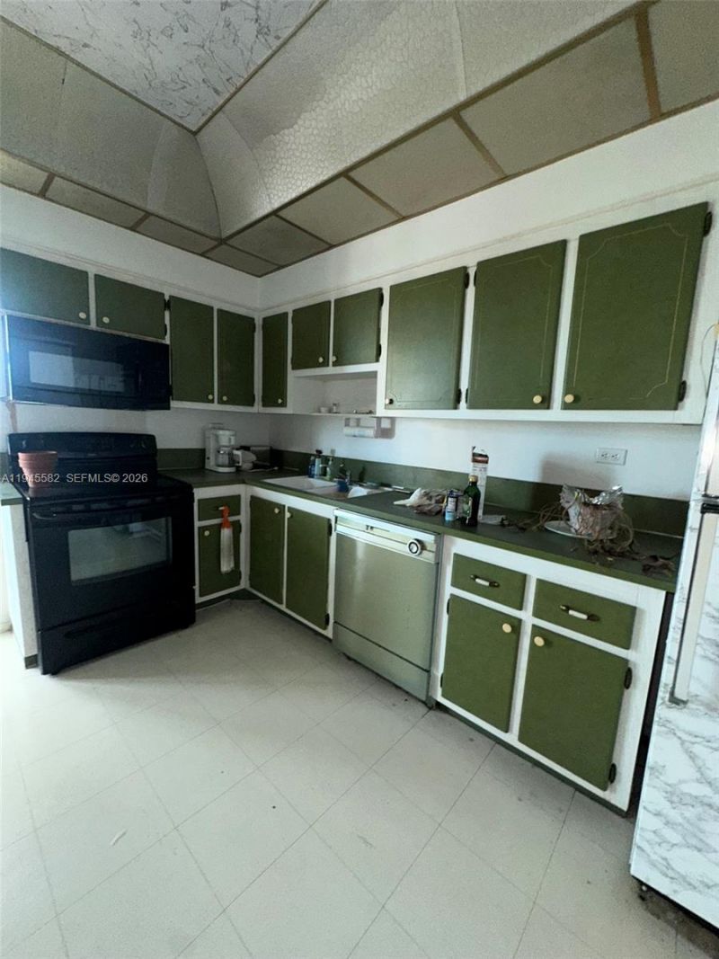 7135 Collins Ave, Unit PH5, Miami Beach, FL 33141 Photo