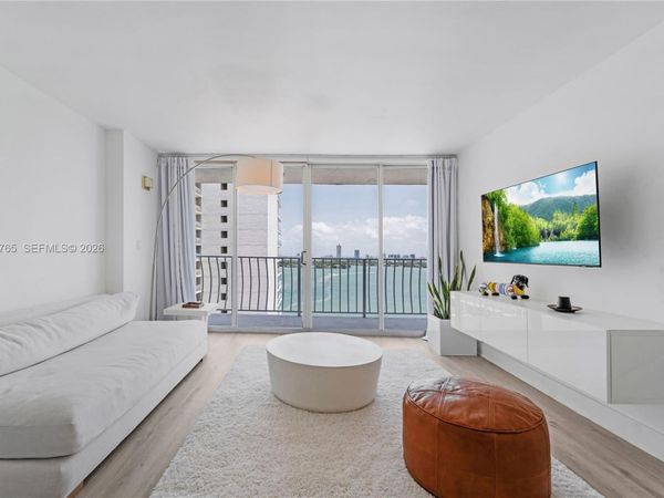 7601 E Treasure Dr , Unit 2209, North Bay Village, FL 33141