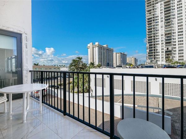 2401 S Ocean Dr , Unit 305, Hollywood, FL 33019