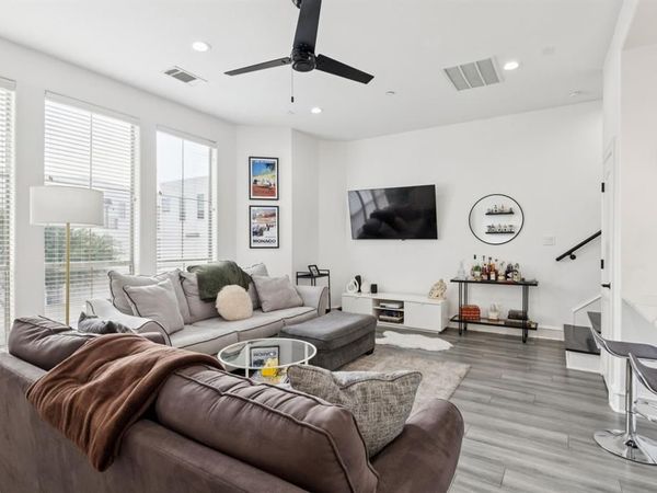 2100 N Fitzhugh Avenue, Unit D, Dallas, TX 75204