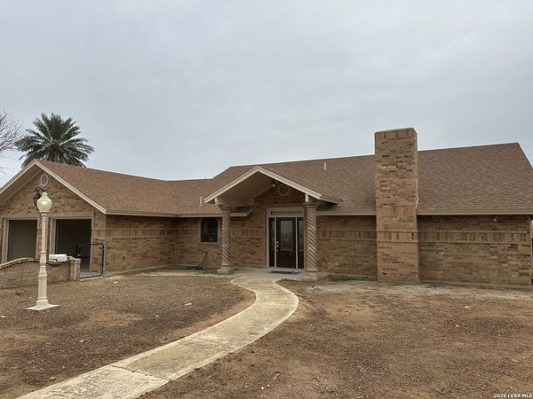 703 N 9th, Carrizo Springs, TX 78834
