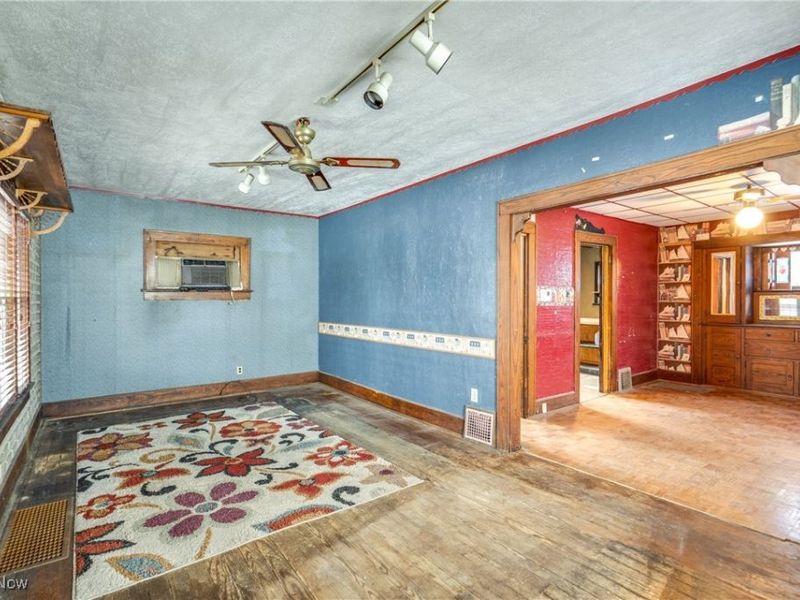 263 19th Street NW, Barberton, OH 44203 Photo 3