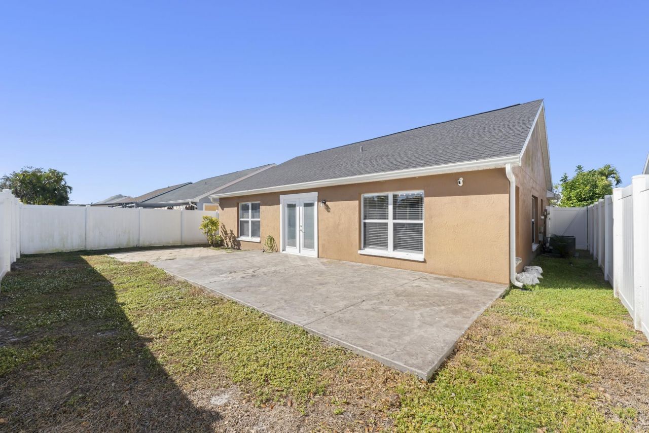 15068 Cloverdale Dr, Fort Myers, FL 33919 Photo
