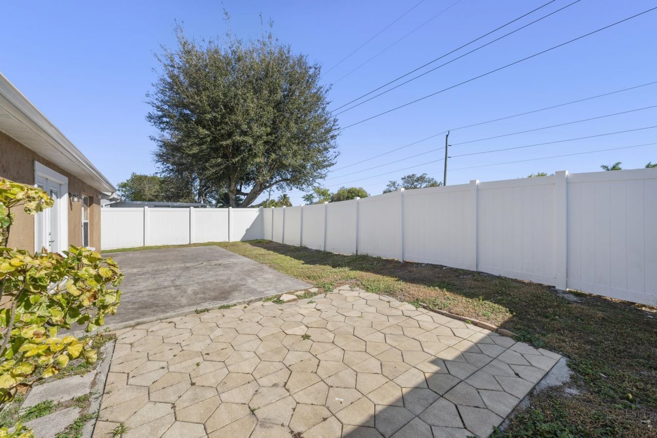 15068 Cloverdale Dr, Fort Myers, FL 33919 Photo
