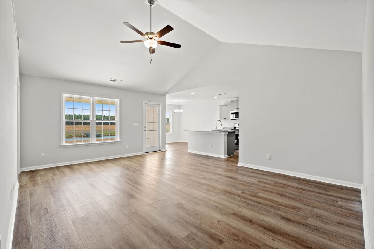 955 Woodside Dr. Photo 4