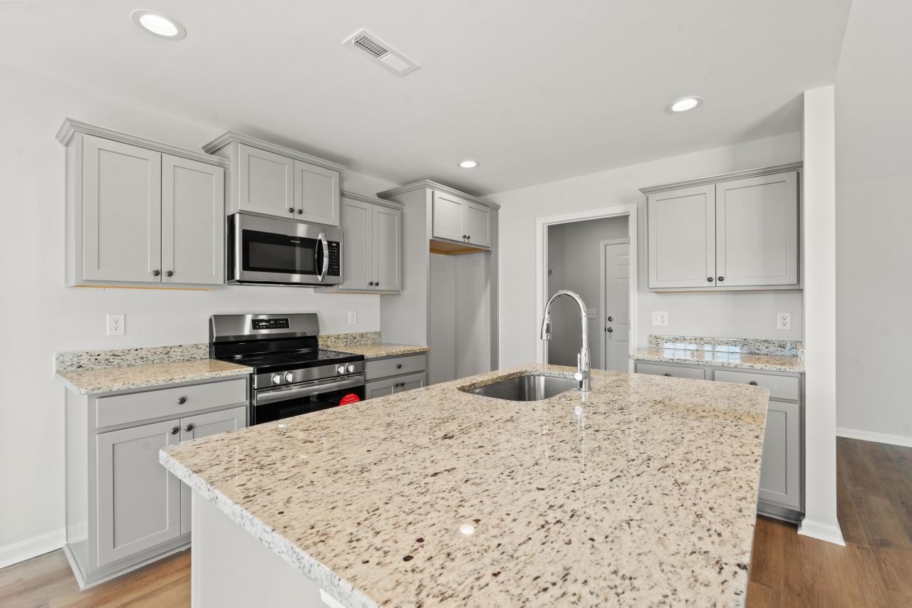 955 Woodside Dr. Photo 5