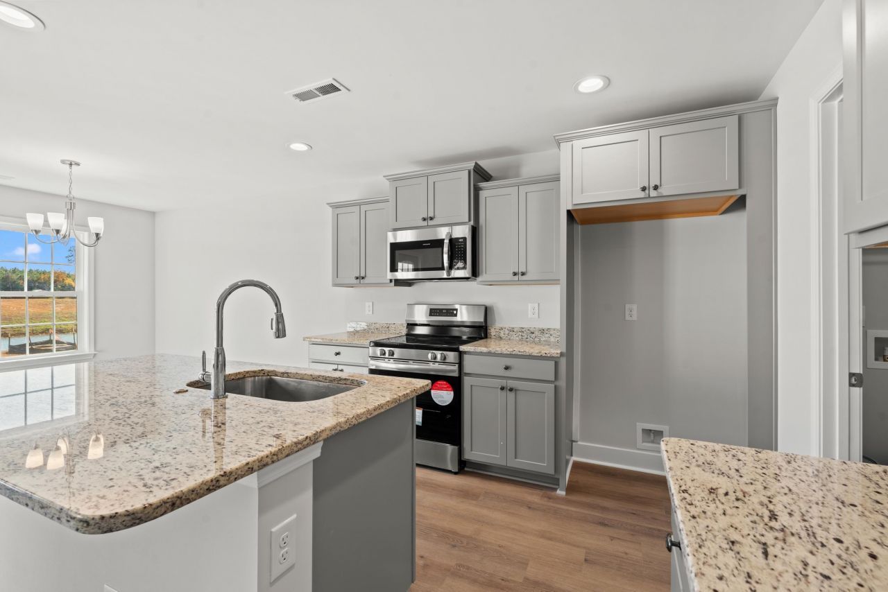 955 Woodside Dr. Photo 7