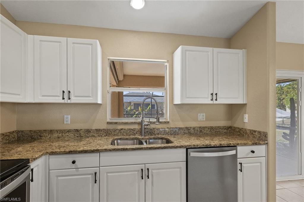 1502 SW 13th Ter, Cape Coral, FL 33991 Photo